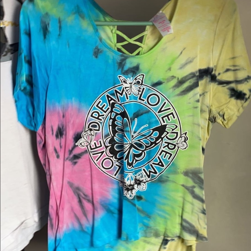 girls short sleeves shirt , size- XXL, brand- NOOB, color- multicolored